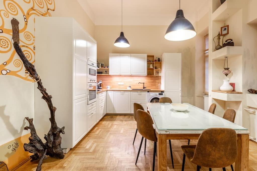 Bourgeois Boheme Apt. 88 M² City Center Budapeste Exterior foto