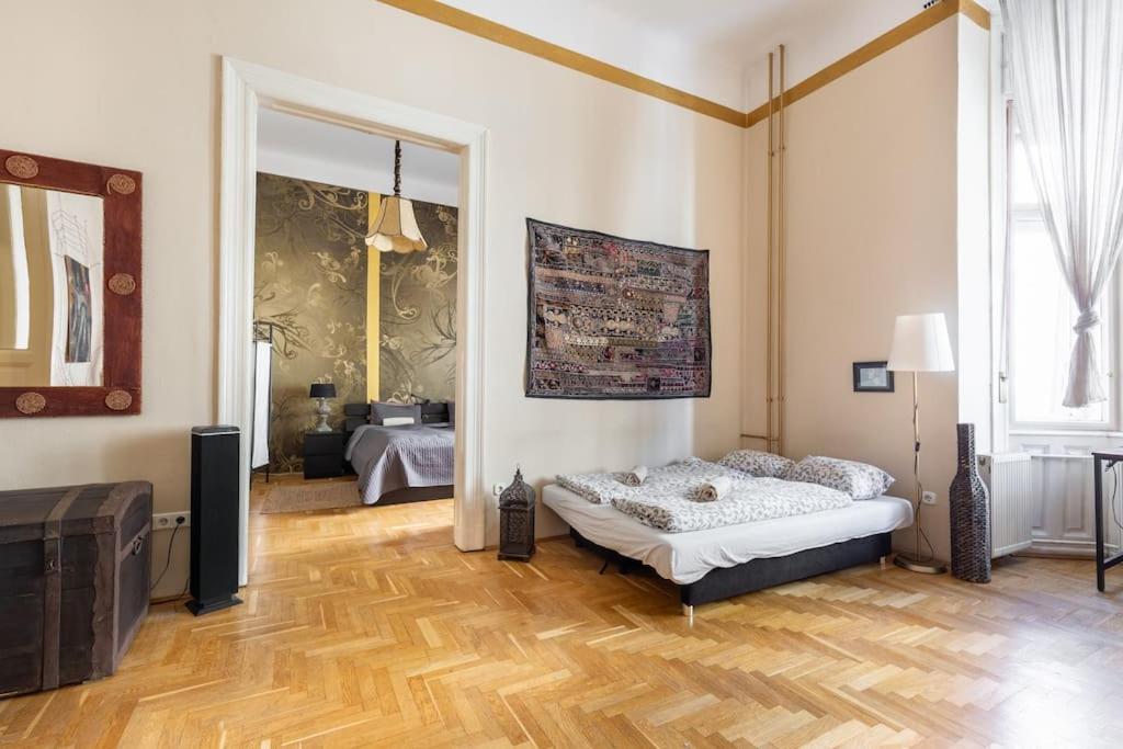 Bourgeois Boheme Apt. 88 M² City Center Budapeste Exterior foto